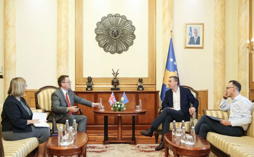 Veseli në takim me ambasadorin e ri britanik: Kosova e përkushtuar në luftimin e korrupsionit
