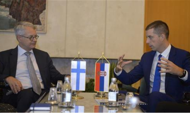 Gjuriq ankohet tek ambasadori finlandez për Kosovën