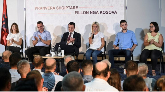 Kurti bën fushatë edhe në Tiranë