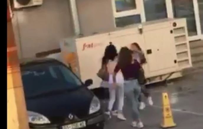 Inçizohet përleshja mes disa femrave në Prishtinë (VIDEO)
