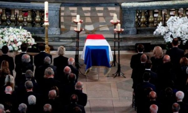 Franca i jep lamtumirën e fundit ish-presidentit Jacques Chirac