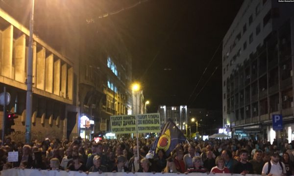 Vazhdojnë protestat kundër qeverisë së Vuçiqit