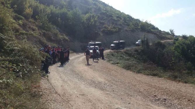 Policia rrethon malin e Tomorrit, ndalen guroret