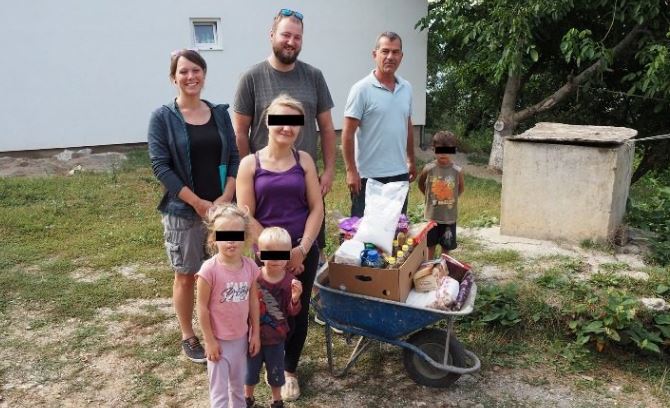 Çifti austriak ndihmon mbi 70 familje skamnore në Suharekë