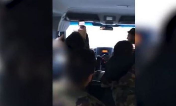 Ushtarët zviceranë këndojnë këngën Xhamadani vija vija