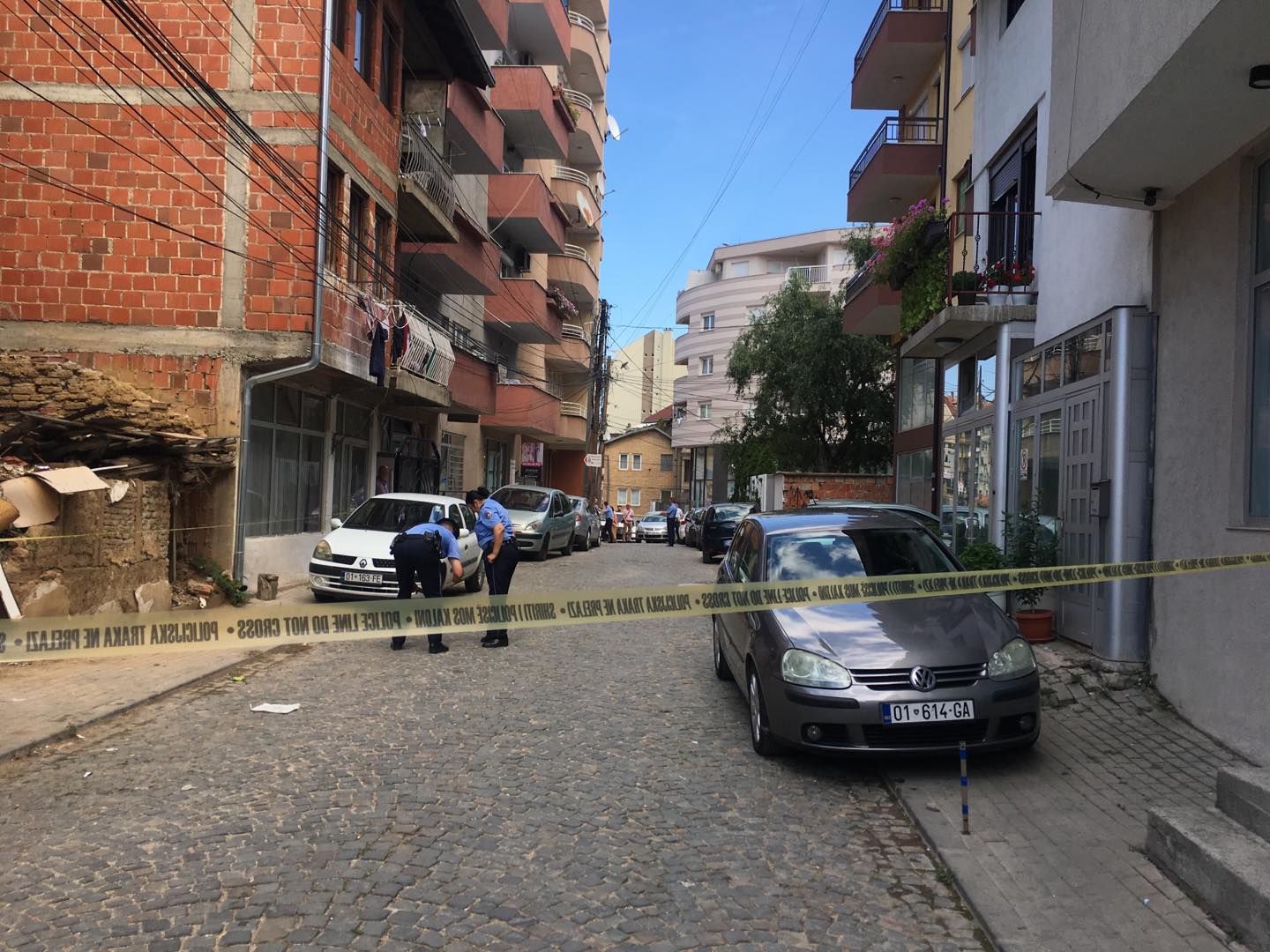 Të shtëna me armë në Prishtinë, plagoset një person