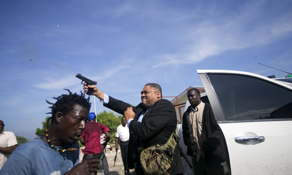 ​Gazetari qëllohet me armë në fytyrë nga deputeti