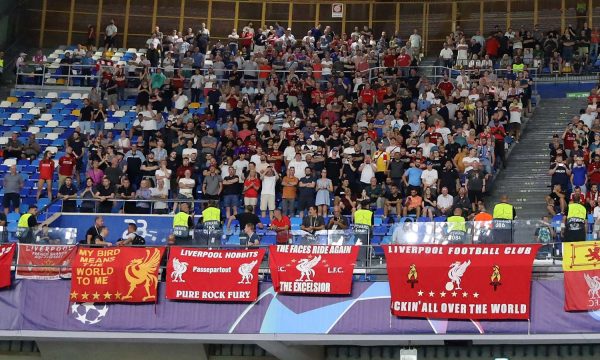 Tifozët e Liverpoolit sulmohen në Napoli