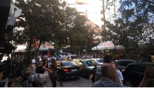 Tërmeti ndjehet edhe në Tiranë, banorët në panik
