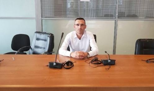 Punoi 14 vite në arsim, mësimdhënësi nga Klina mbetet pa punë