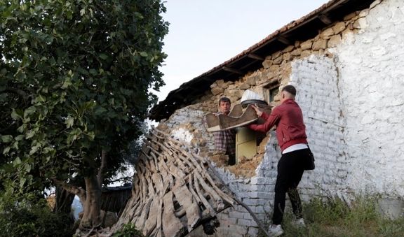 Tirana ndan një milion dollarë për familjet e prekura nga tërmeti