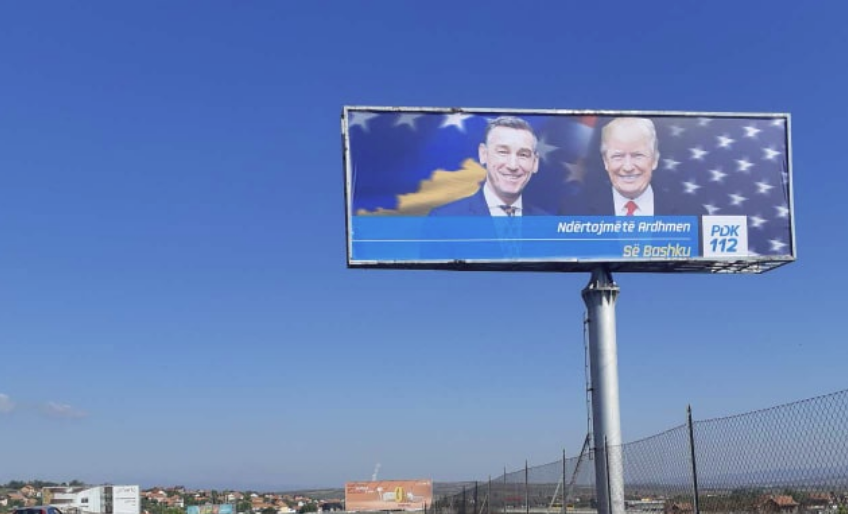 Mbushën rrugën me billboard Veseli-Trump