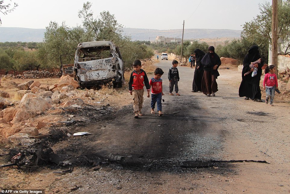 “Vdiq si qen”: Dalin pamjet, shefi i ISIS hodhi veten dhe 3 fëmijët në erë (Foto)