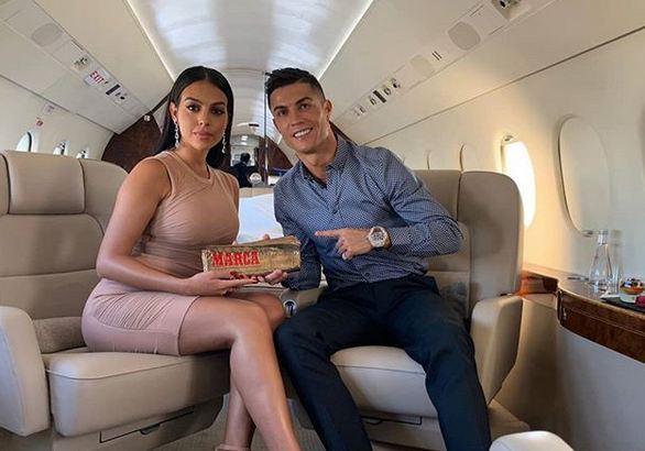 Ronaldo mposht Messi- n në Instagram! Sa miliona fitoi portugezi vetëm nga postimet?