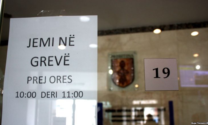Ankesat e afro 600 nëpunësve civilë ende pa përgjigje