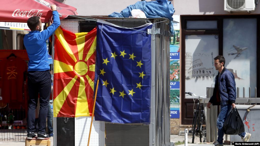 Bullgaria pro hapjes së negociatave të Shkupit dhe Tiranës me BE-në
