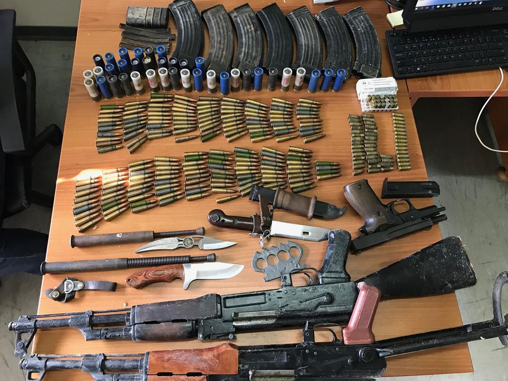 Policia konfiskon armë dhe municion në Gjakovë