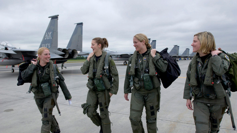 Ky është vendi që lejon gratë të bëhen pjesë e ushtrisë për herë të parë