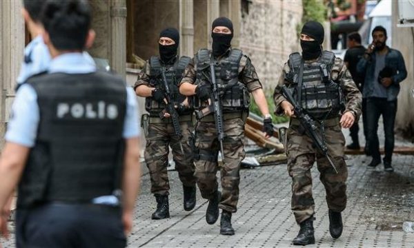 Turqia arreston 20 të huaj, dyshohen për lidhje me ISIS-in
