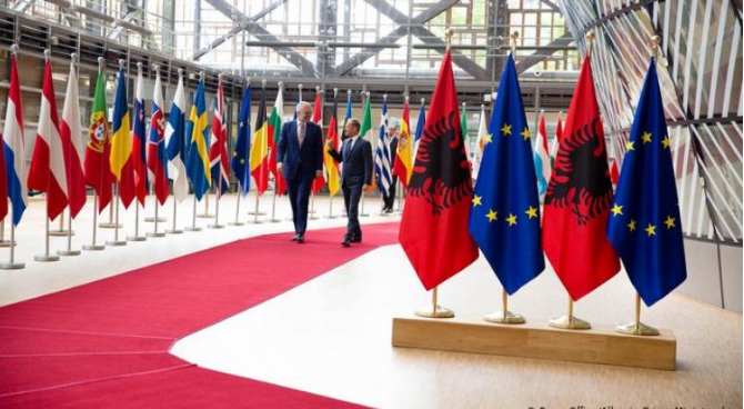 Mos hapja e negociatave mund të ndikojë në shpopullimin e vendeve të Ballkanit