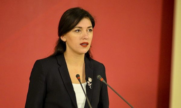 Albulena Haxhiu mohon se LDK ka kërkuar shtatë ministri
