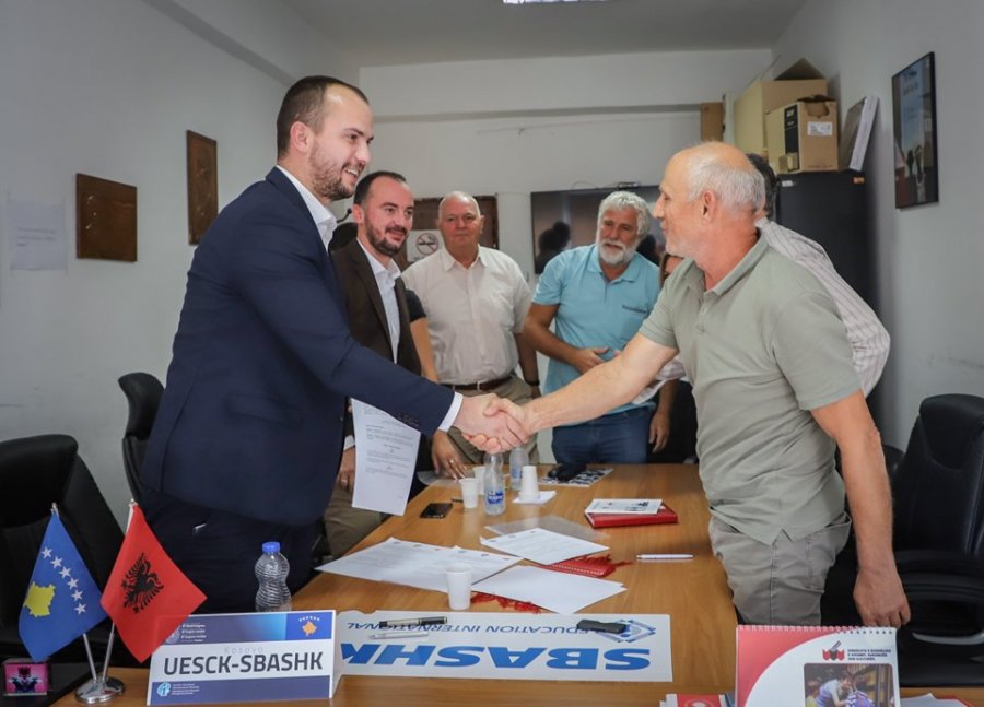 Mësimdhënësit që mbesin pa punë në Kamenicë marrin 70 për qind të pagës deri të gjejnë punë