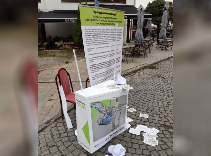 Sulmohet peticioni dhe kërcënohen me armë të ftohta vullnetaret