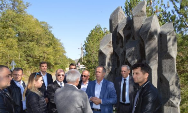 Pesëmbëdhjetë vjet nga vdekja e 15 maturantëve malishevas në aksident në Shqipëri