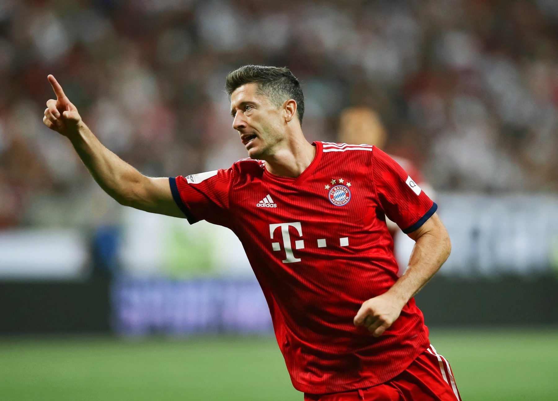 Lewandowski vazhdon t’i lërë nën hije Messin e Ronaldon