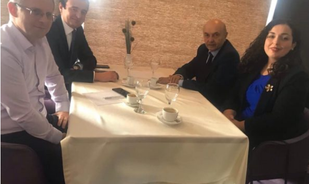 Mustafa pas takimit me Kurtin: Do të përpiqemi të merremi vesh për participimin në Qeveri pasi të dihet fituesi