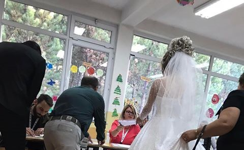 Nusja me vello në Grashticë shkon për të votuar