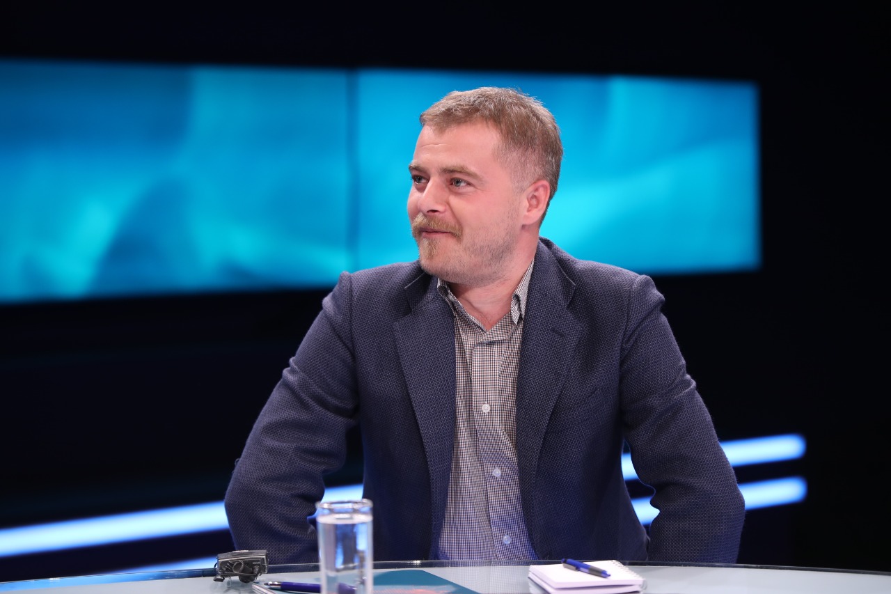 Tasholli: Albin Kurti ka përdorur revoltat qytetare