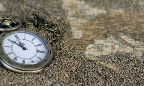 Ndryshimi i orës: Kush e hodhi si ide dhe si u morri jetën tre palestinezëve