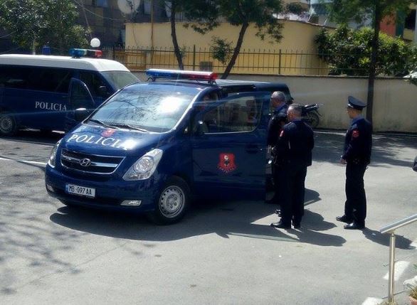 Gjendet pa shenja jete një 38 vjeçar, në veturën e tij në Tiranë
