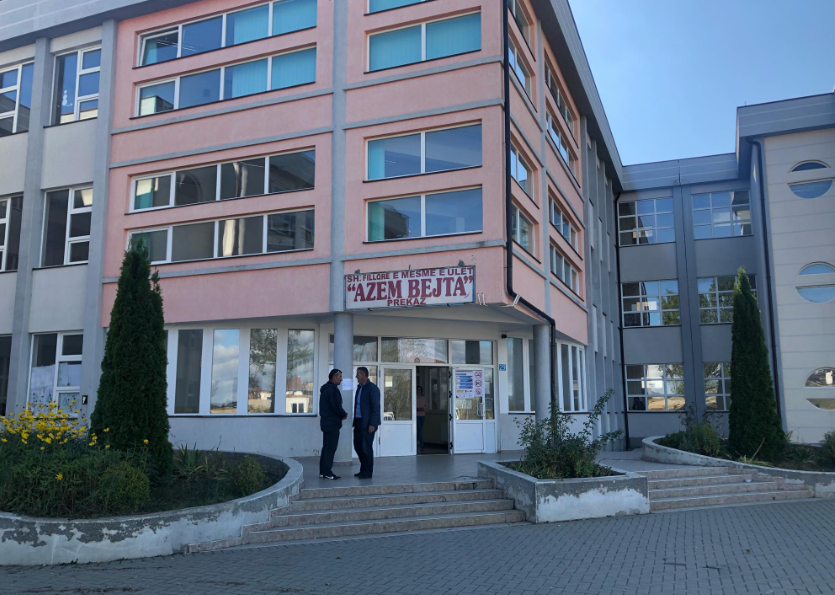 Në Prekaz të Epërm disa persona u përleshën para qendrës së votimit