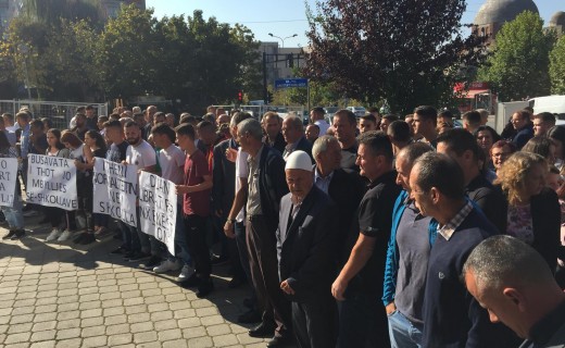 Protesta për shkollat e Kamenicës zhvendoset në Prishtinë, banorët: Kastrati na shantazhoi