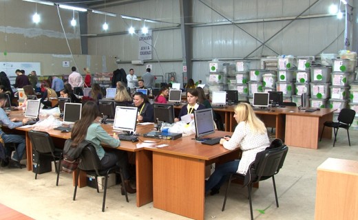 Në Qendrën e Numërimit të votave, procesi po shkon pa probleme