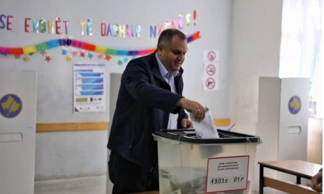 Kryetari i Prishtinës voton, thërret edhe të tjerët për të votuar