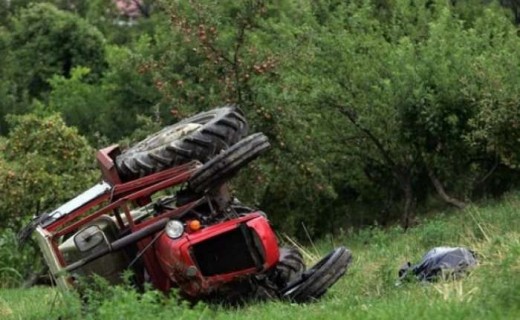 Ndërron jetë një 47-vjeçar në Bajgorë, dyshohet se e zuri traktori