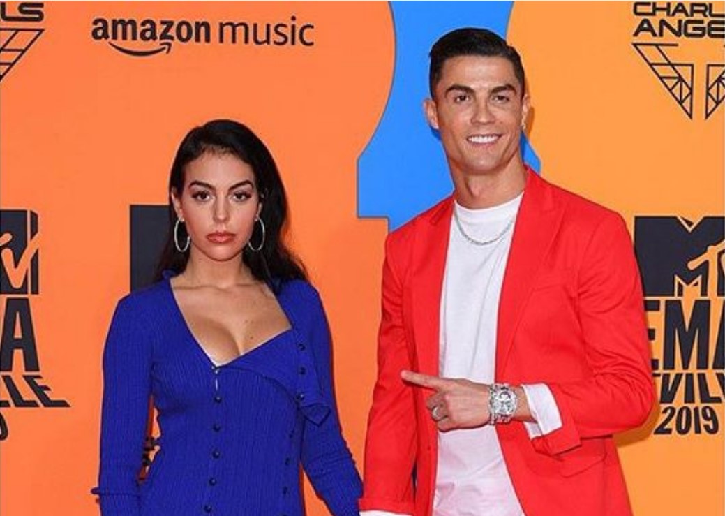 Ronaldo dhe Georgina zbarkojnë në Sevillë për ‘MTV Europe music awards 2019’