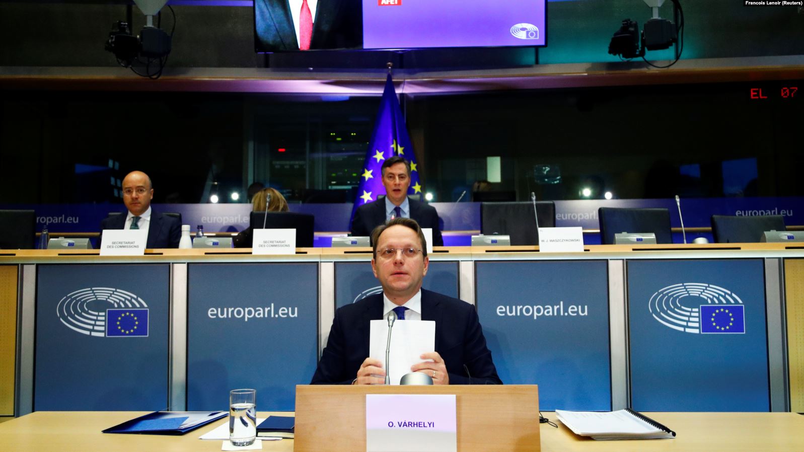 Varhelyi: Dialogu Kosovë – Serbi të përmbyllet suksesshëm më 2020