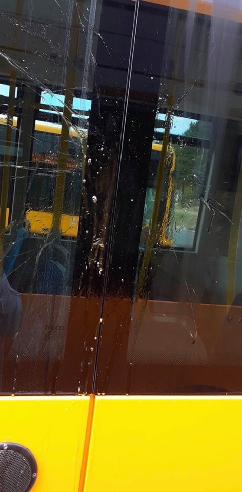 Edhe sot goditën me vezë autobusët urban në Prishtinë