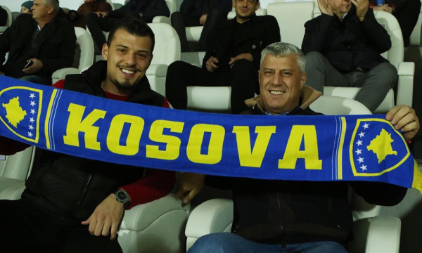 Çmimi marramendës i orës së Endrit Thaçi me të cilën u pa në stadium