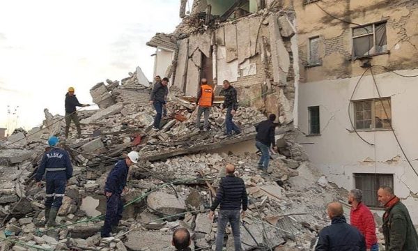 Ja ku mund të dhuroni online ndihmë për të prekurit nga tërmeti