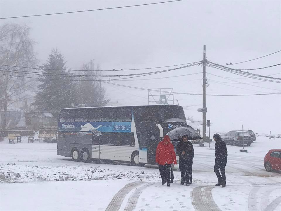 Bie bora e parë në Kosovë: Zbardhohet toka në Prevallë