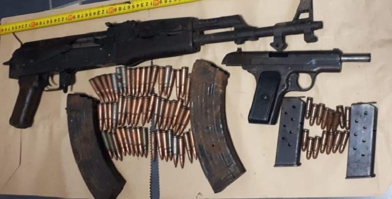 Armë e municione pa leje në shtëpi, arrestohet një person