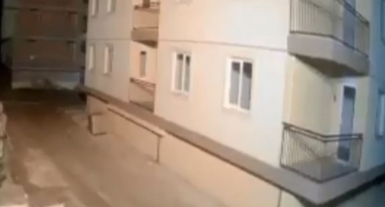 Pamje rrënqethëse nga dridhja e ndërtesës në Shëngjin nga tërmeti i fuqishëm