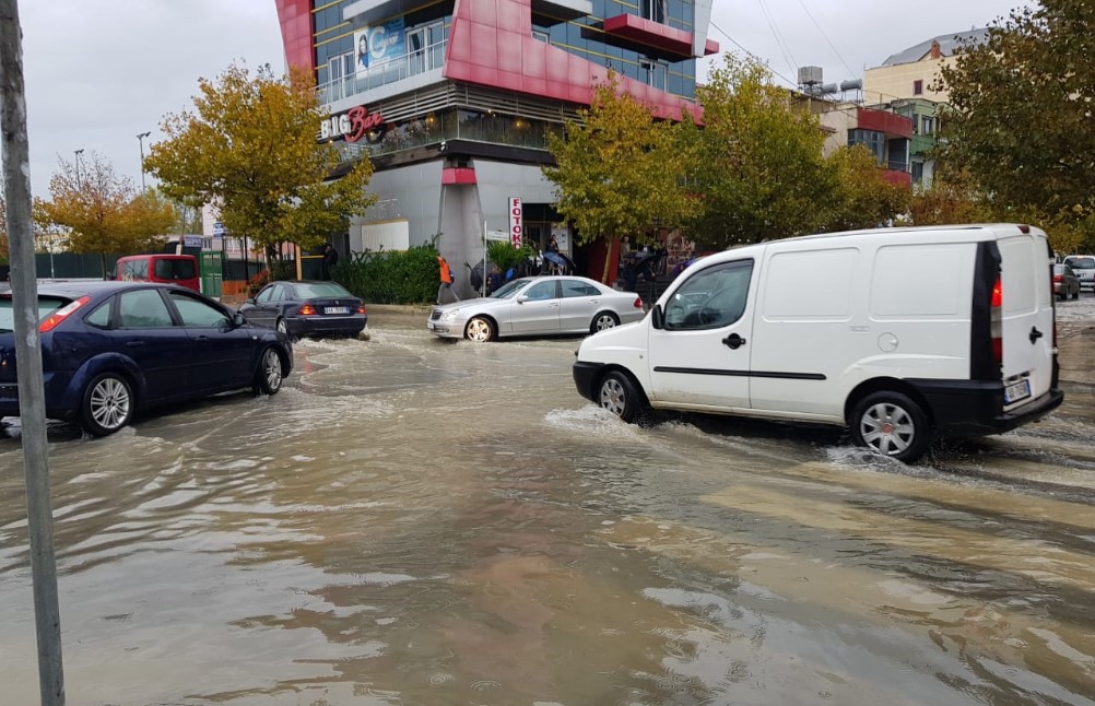 Bëni kujdes! Moti i keq në Shqipëri, ja paralajmërimet e policisë