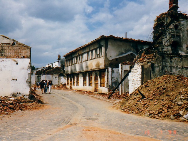 Mbi 2 mijë persona të vrarë gjatë luftës së fundit në Kosovë janë varrosur nga të afërmit e tyre pa analizë të ADN-së dhe pa autopsi