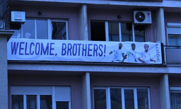 Ndeshja Kosovë-Angli, ambasada britanike u tregon anglezëve se do të mirëpriten në Kosovë